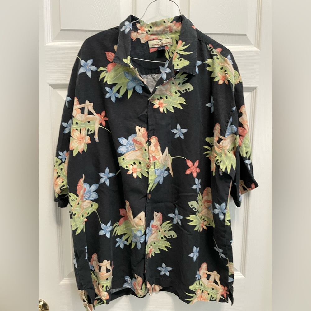 Men’s Hawaiian style Tommy Bahama shirt